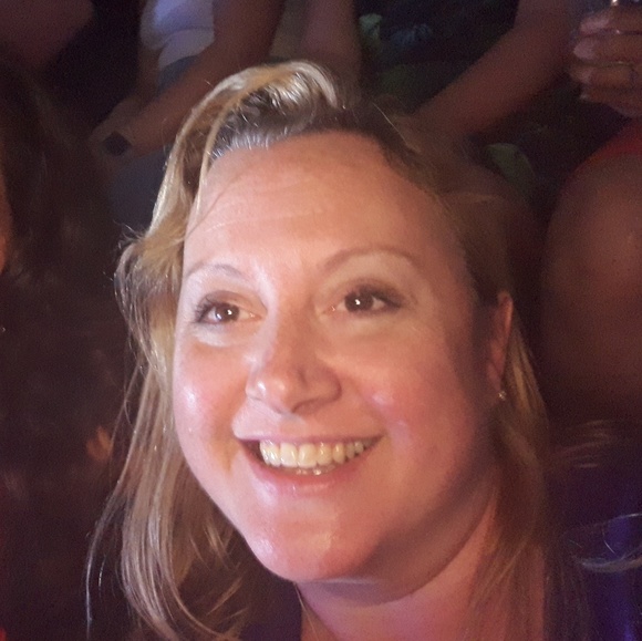 Meet your Posher, Laurielee - Picture 1 of 2